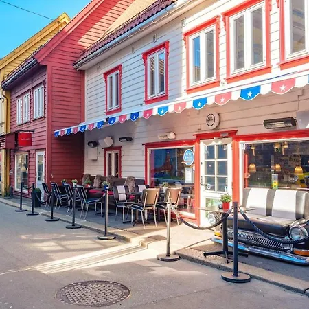 Private Bright Double Next To Fish Market Διαμέρισμα *