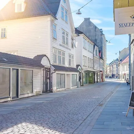Private Bright Double Next To Fish Market