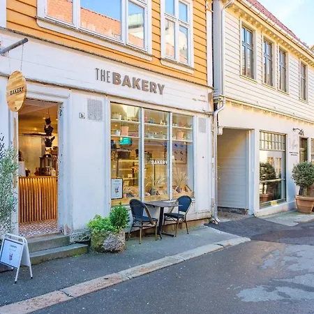 Private Bright Double Next To Fish Market *