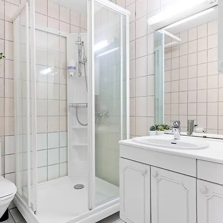 Private Bright Double Next To Fish Market Apartment